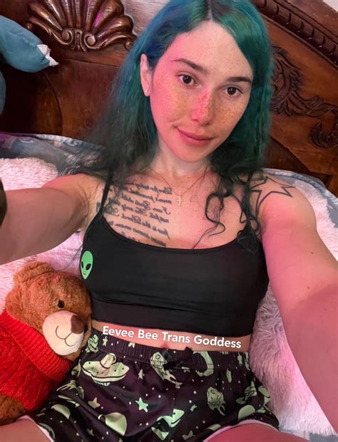 Eevee Bee Trans Porn Videos: Shemale Sex 